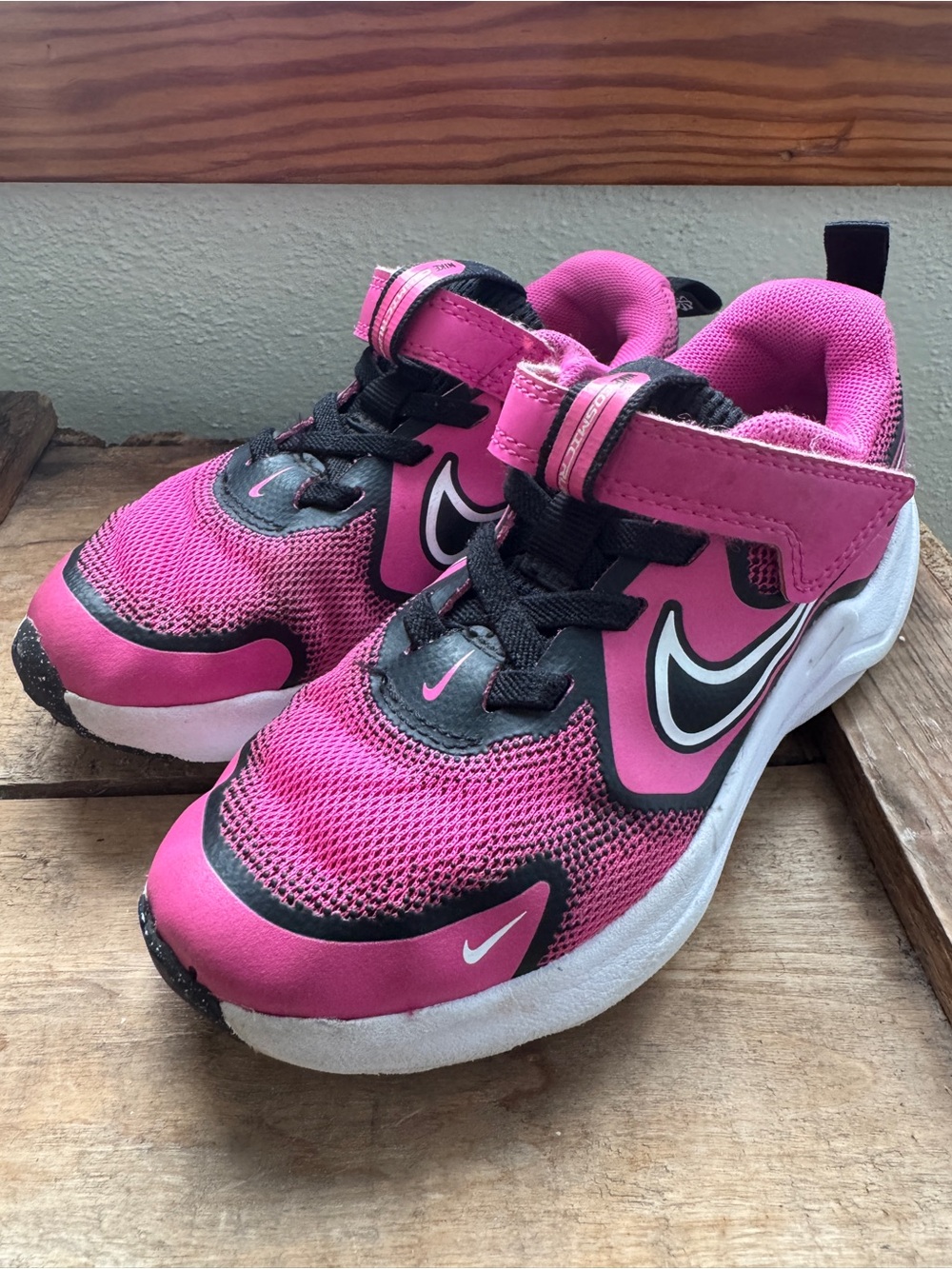 Nike Kids' Cosmic Runner Pink Sneakers